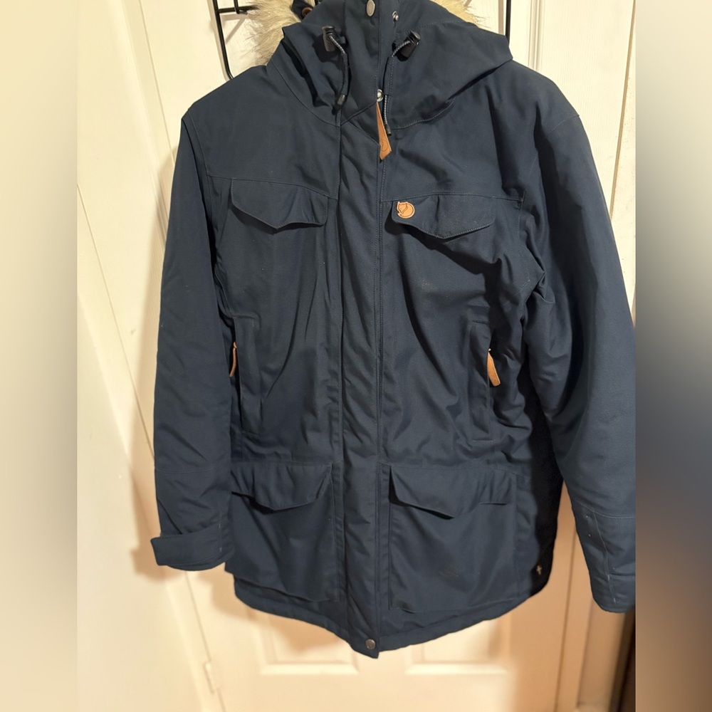 Women’s navy fjallraven Nuuk Parka